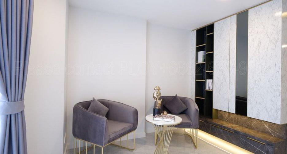 For rent 3 bed condo in Huai Khwang, Bangkok