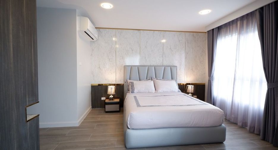 For rent 3 bed condo in Huai Khwang, Bangkok