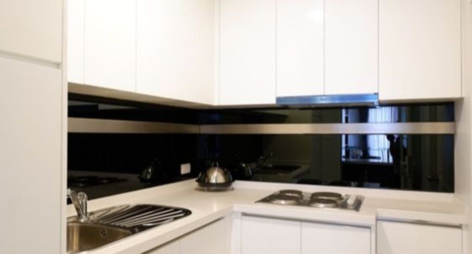 For rent 3 bed condo in Huai Khwang, Bangkok