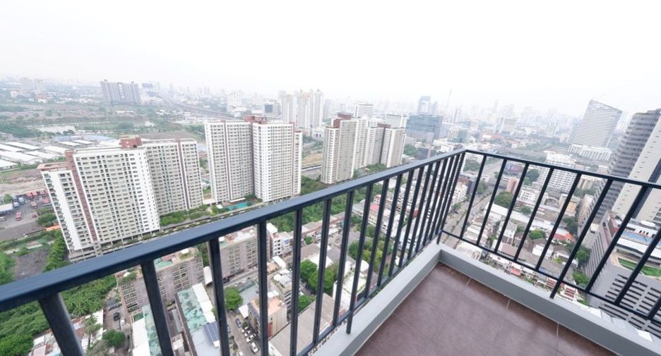 For rent 3 bed condo in Huai Khwang, Bangkok
