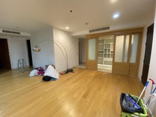 For sale 4 bed condo in Saphan Sung, Bangkok