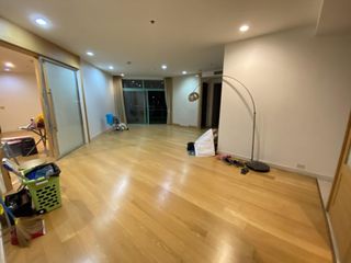 For sale 4 bed condo in Saphan Sung, Bangkok