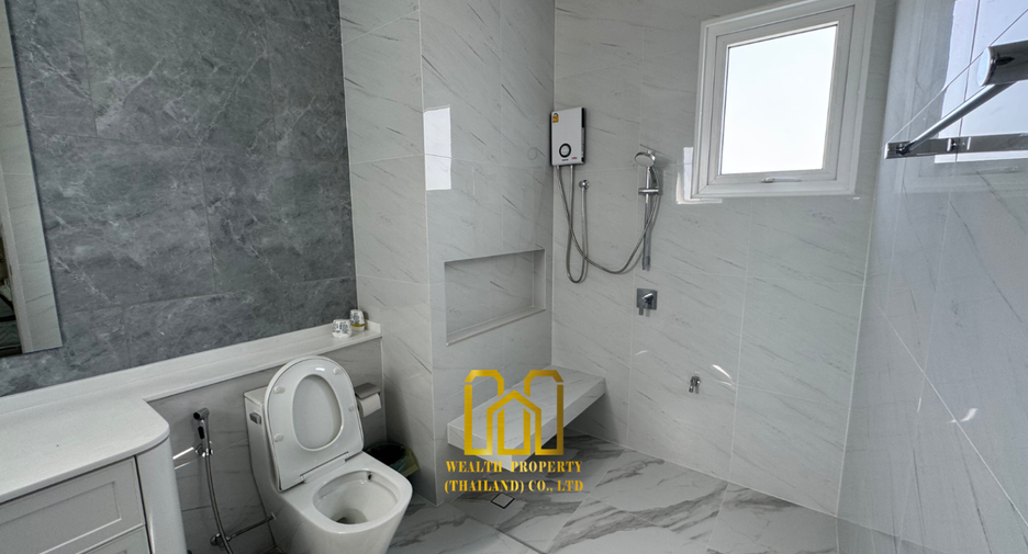 For rent and for sale 4 bedrooms house in Bang Na, Bangkok