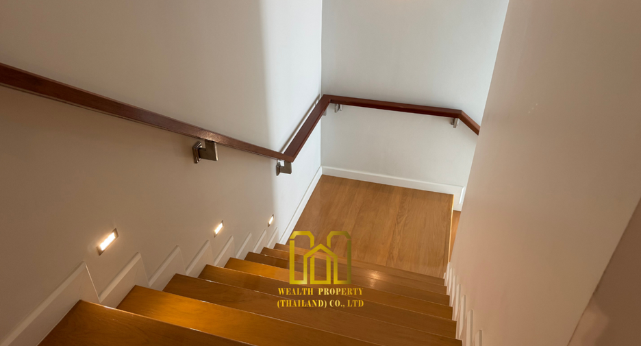 For rent and for sale 4 bedrooms house in Bang Na, Bangkok