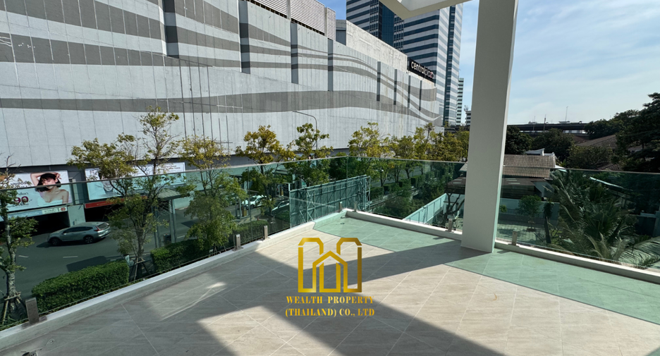 For rent and for sale 4 bedrooms house in Bang Na, Bangkok