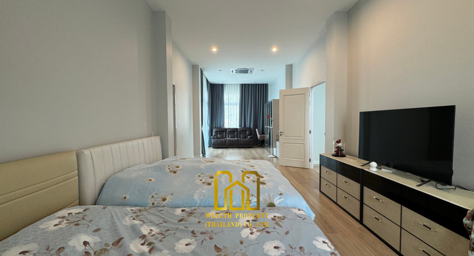 For rent and for sale 4 bedrooms house in Bang Na, Bangkok