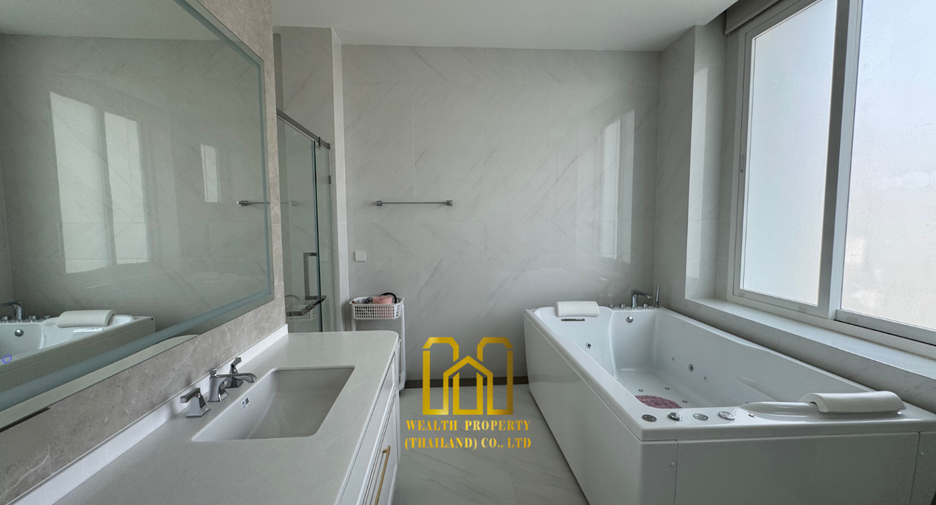 For rent and for sale 4 bedrooms house in Bang Na, Bangkok
