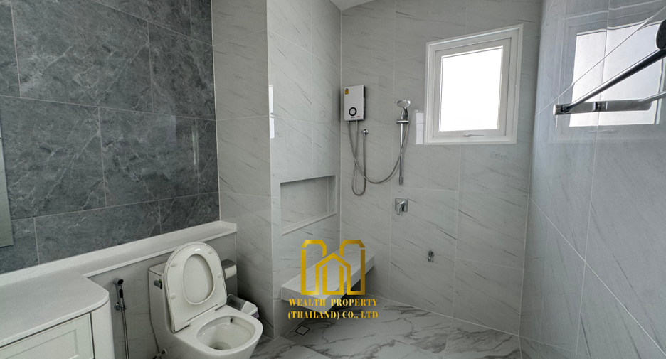 For rent and for sale 4 bedrooms house in Bang Na, Bangkok
