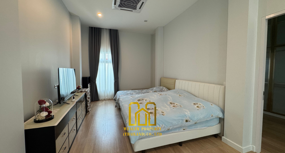 For rent and for sale 4 bedrooms house in Bang Na, Bangkok