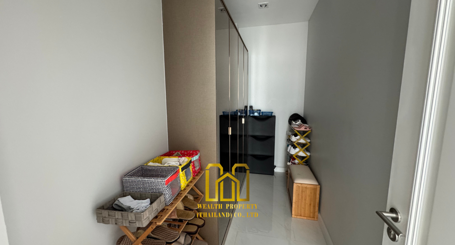 For rent and for sale 4 bedrooms house in Bang Na, Bangkok