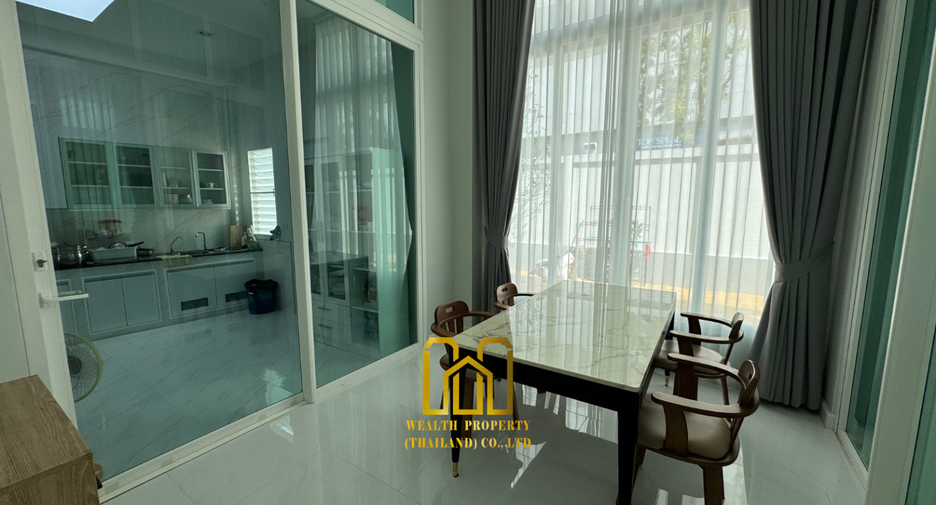 For rent and for sale 4 bedrooms house in Bang Na, Bangkok