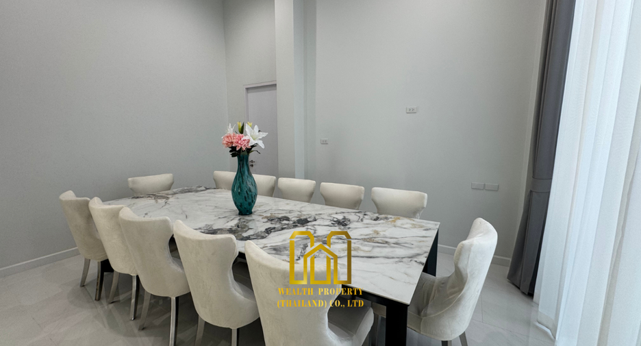 For rent and for sale 4 bedrooms house in Bang Na, Bangkok