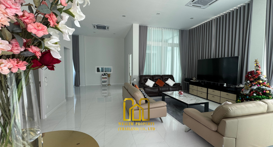 For rent and for sale 4 bedrooms house in Bang Na, Bangkok