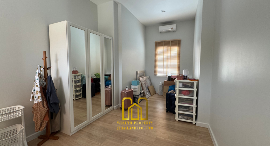 For rent and for sale 4 bedrooms house in Bang Na, Bangkok