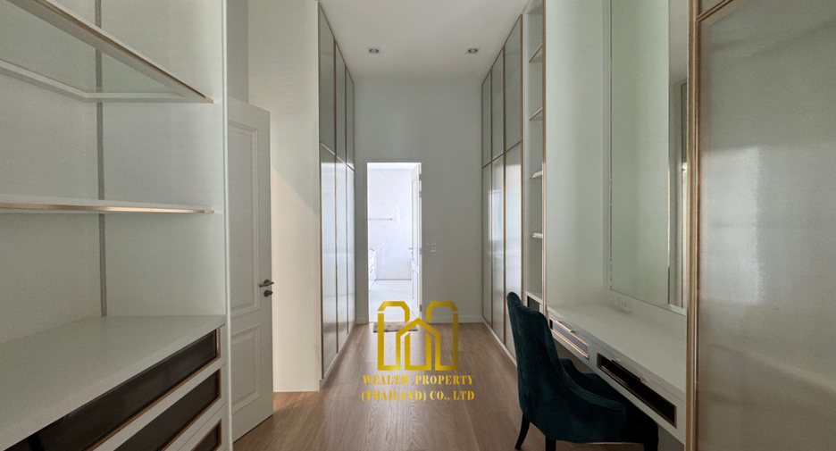 For rent and for sale 4 bedrooms house in Bang Na, Bangkok