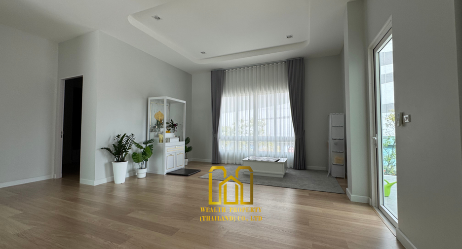 For rent and for sale 4 bedrooms house in Bang Na, Bangkok
