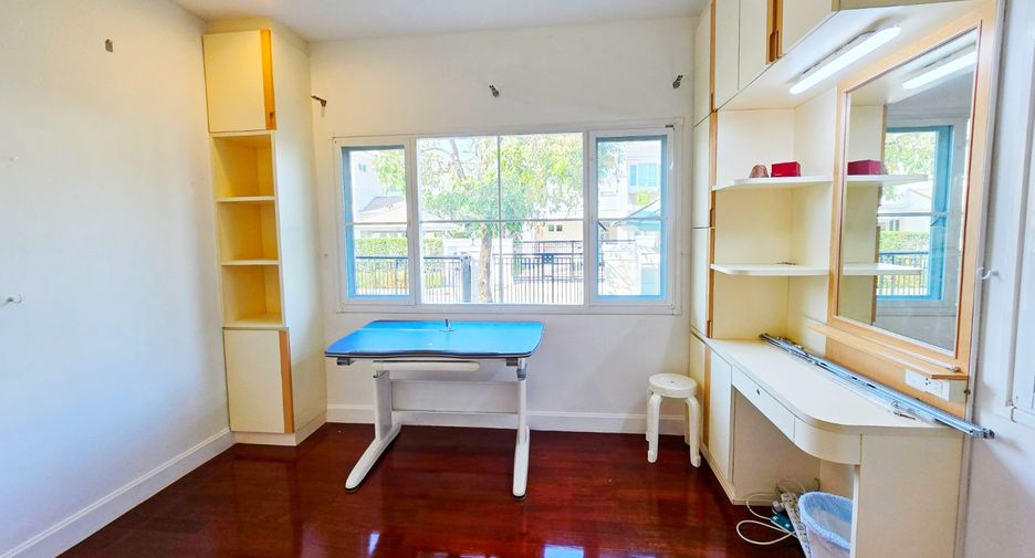 For sale 4 bedrooms house in Phasi Charoen, Bangkok