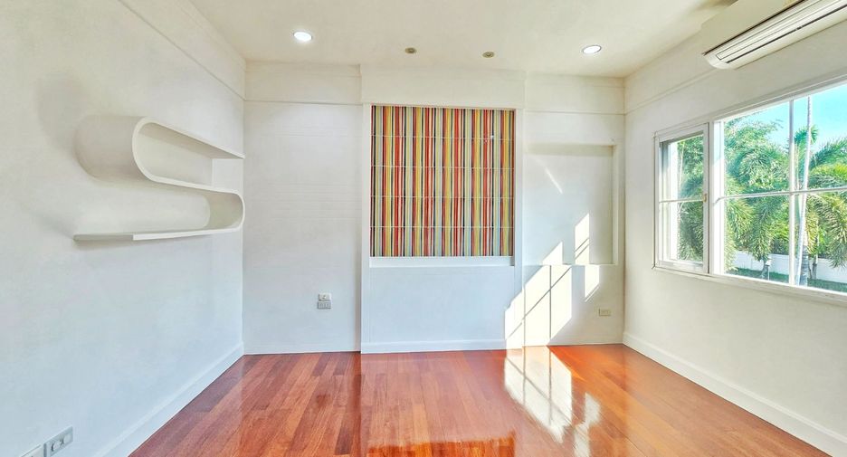 For sale 4 bedrooms house in Phasi Charoen, Bangkok