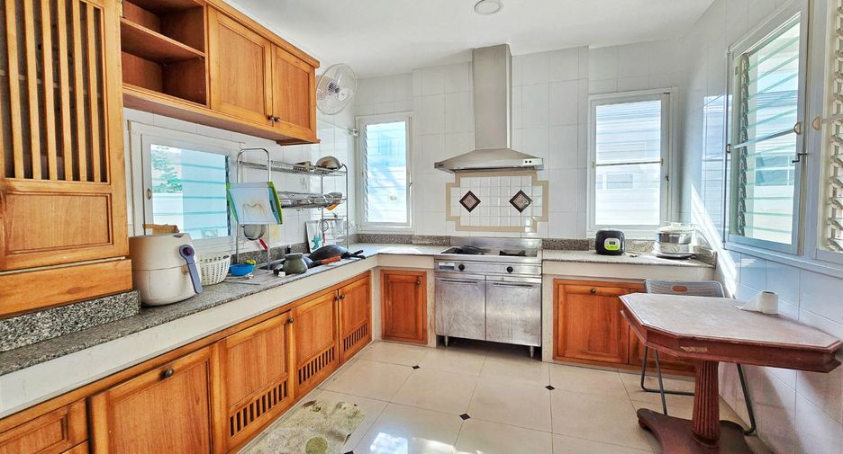 For sale 4 bedrooms house in Phasi Charoen, Bangkok
