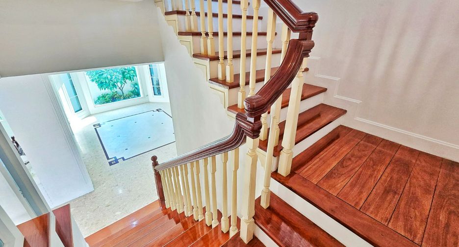 For sale 4 bedrooms house in Phasi Charoen, Bangkok