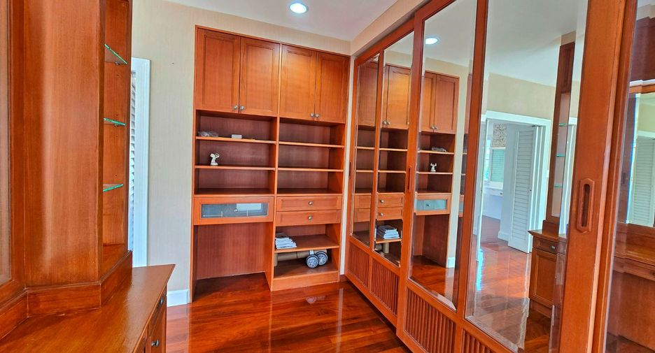 For sale 4 bedrooms house in Phasi Charoen, Bangkok