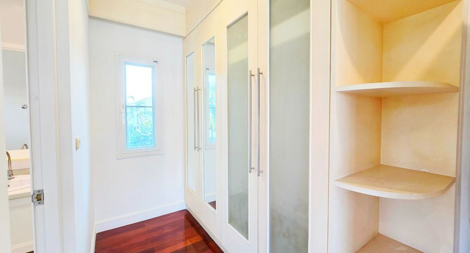 For sale 4 bedrooms house in Phasi Charoen, Bangkok