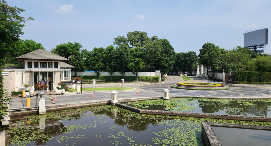 For sale 4 bedrooms house in Phasi Charoen, Bangkok