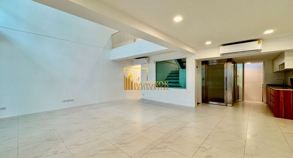 Reihenhaus zur Miete mit 3 Zimmer in Watthana, Bangkok