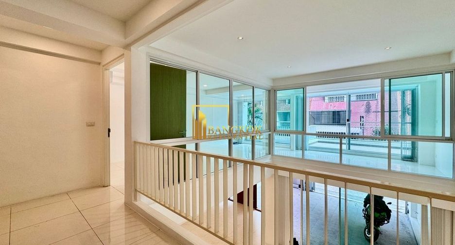 Reihenhaus zur Miete mit 3 Zimmer in Watthana, Bangkok