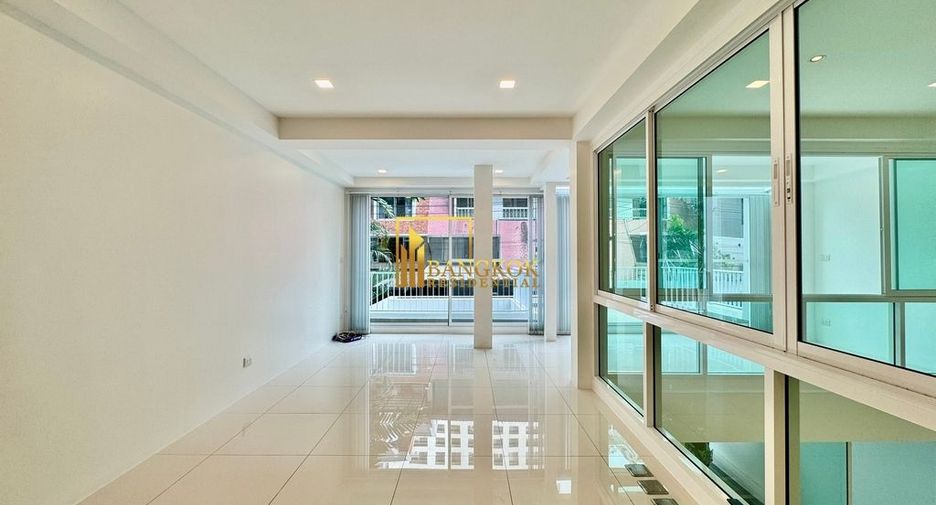 Reihenhaus zur Miete mit 3 Zimmer in Watthana, Bangkok
