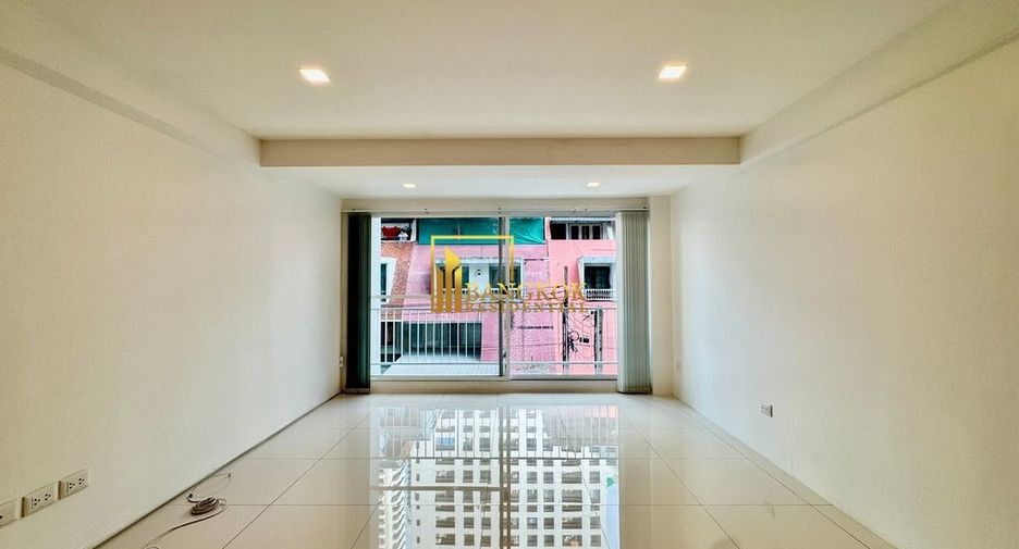Reihenhaus zur Miete mit 3 Zimmer in Watthana, Bangkok