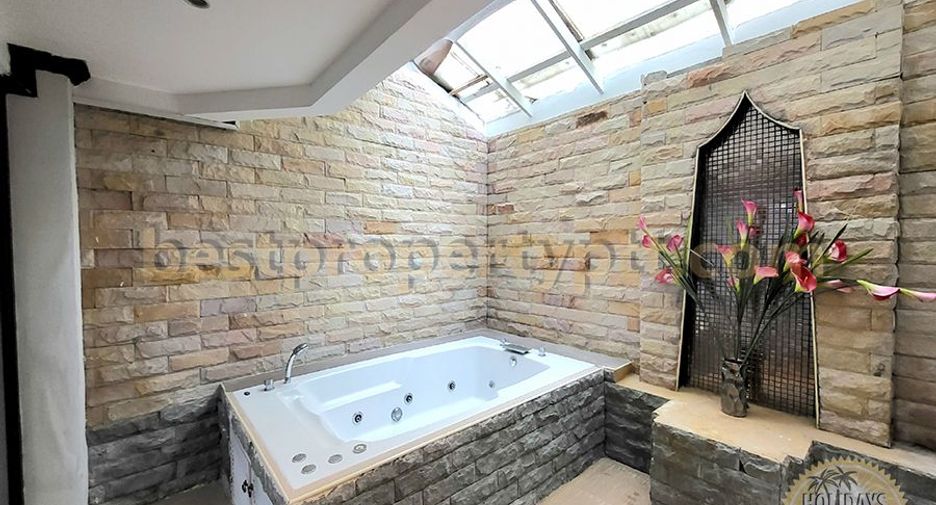 For sale 7 bedrooms townhouse in Bang Lamung, Chonburi