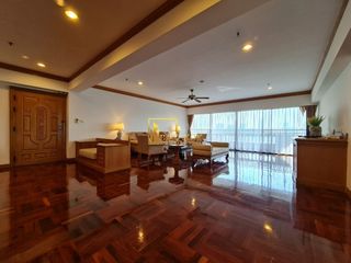 For rent 4 bedrooms apartment in Watthana, Bangkok