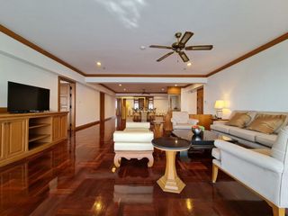 For rent 4 bedrooms apartment in Watthana, Bangkok