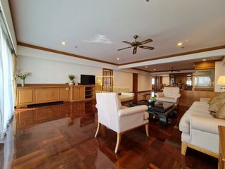 For rent 4 bedrooms apartment in Watthana, Bangkok