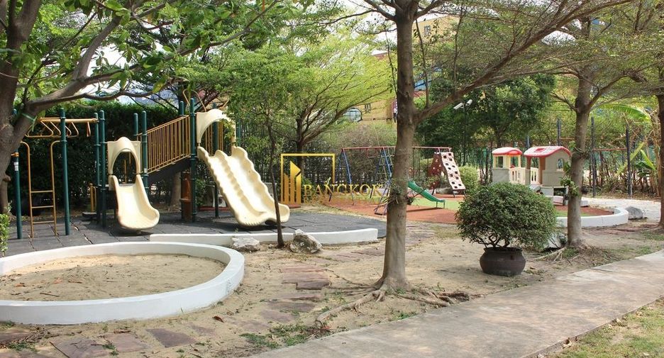 Apartamento en alquiler de 3 habitaciones en Bang Phli, Samut Prakan