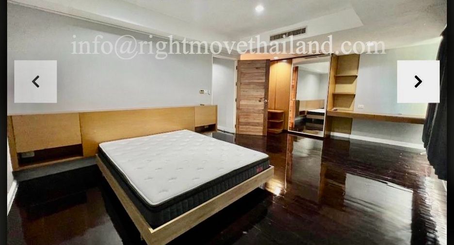 For sale 3 bedrooms townhouse in Watthana, Bangkok