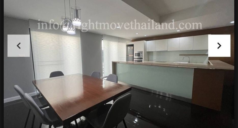 For sale 3 bedrooms townhouse in Watthana, Bangkok