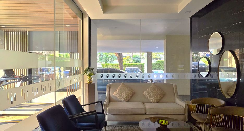 For sale 3 ベッドルーム condo in Khlong Toei, Bangkok