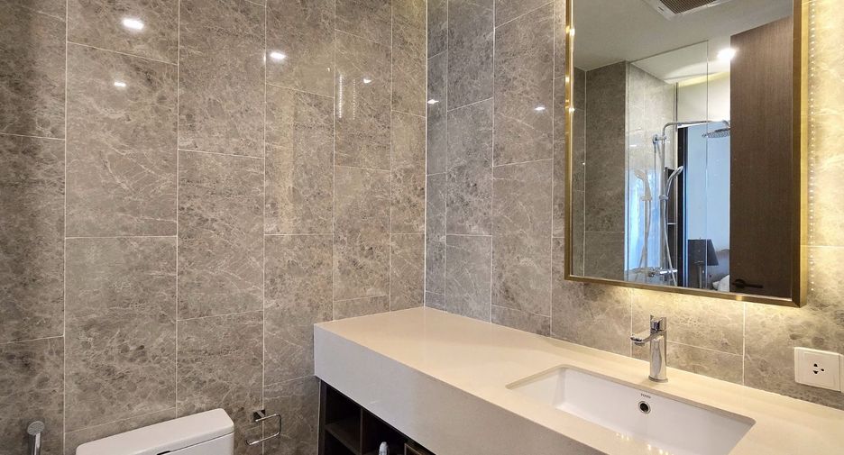 For sale 3 ベッドルーム condo in Khlong Toei, Bangkok