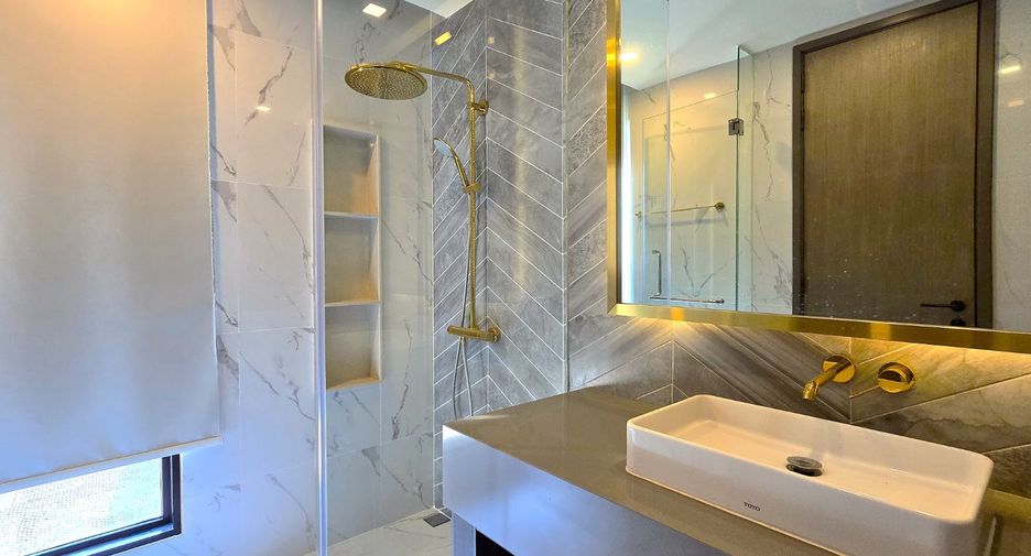 For sale 3 ベッドルーム condo in Khlong Toei, Bangkok
