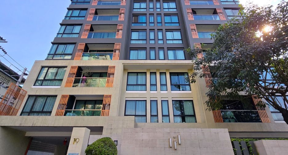 For sale 3 ベッドルーム condo in Khlong Toei, Bangkok