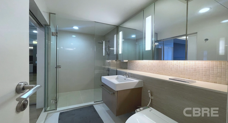 For rent and for sale 1 bed condo in Khlong Toei, Bangkok