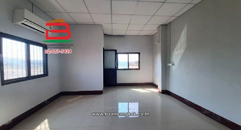 For sale 4 bedrooms townhouse in Don Mueang, Bangkok