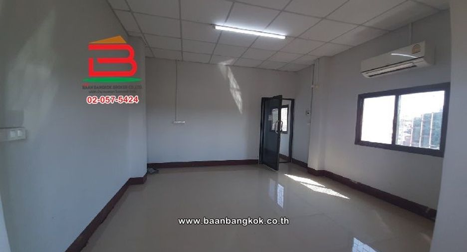 For sale 4 bedrooms townhouse in Don Mueang, Bangkok
