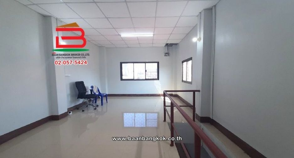 For sale 4 bedrooms townhouse in Don Mueang, Bangkok