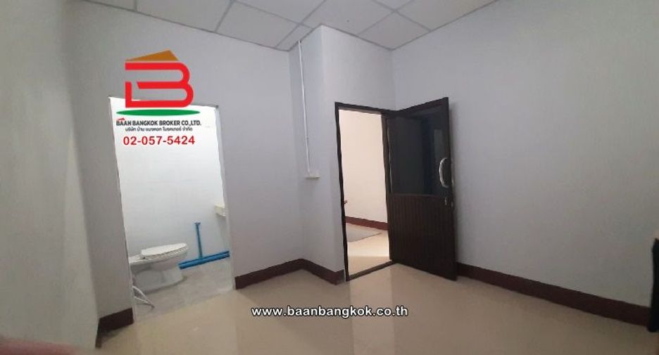 For sale 4 bedrooms townhouse in Don Mueang, Bangkok