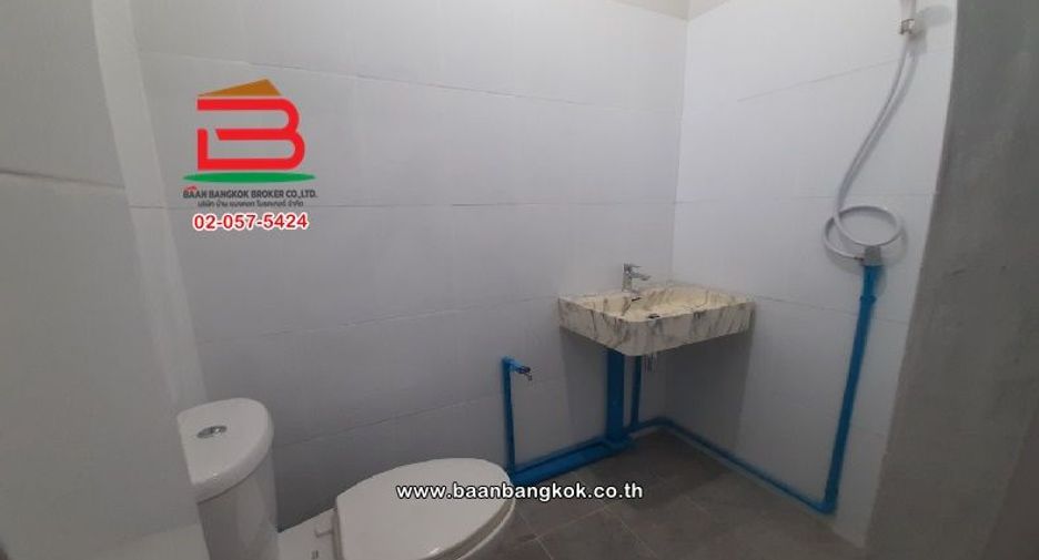 For sale 4 bedrooms townhouse in Don Mueang, Bangkok