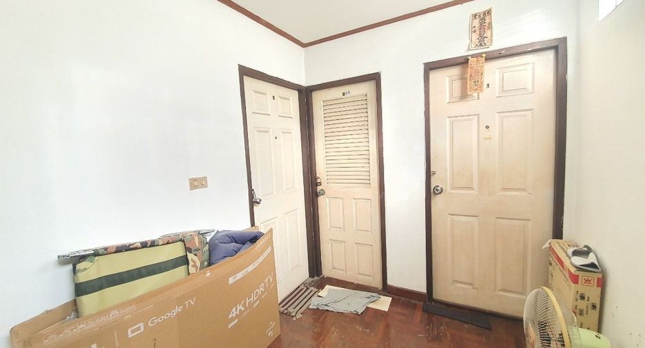 For sale 17 bedrooms apartment in Huai Khwang, Bangkok