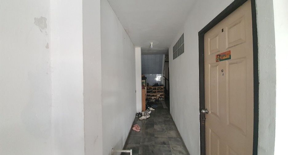 For sale 17 bedrooms apartment in Huai Khwang, Bangkok